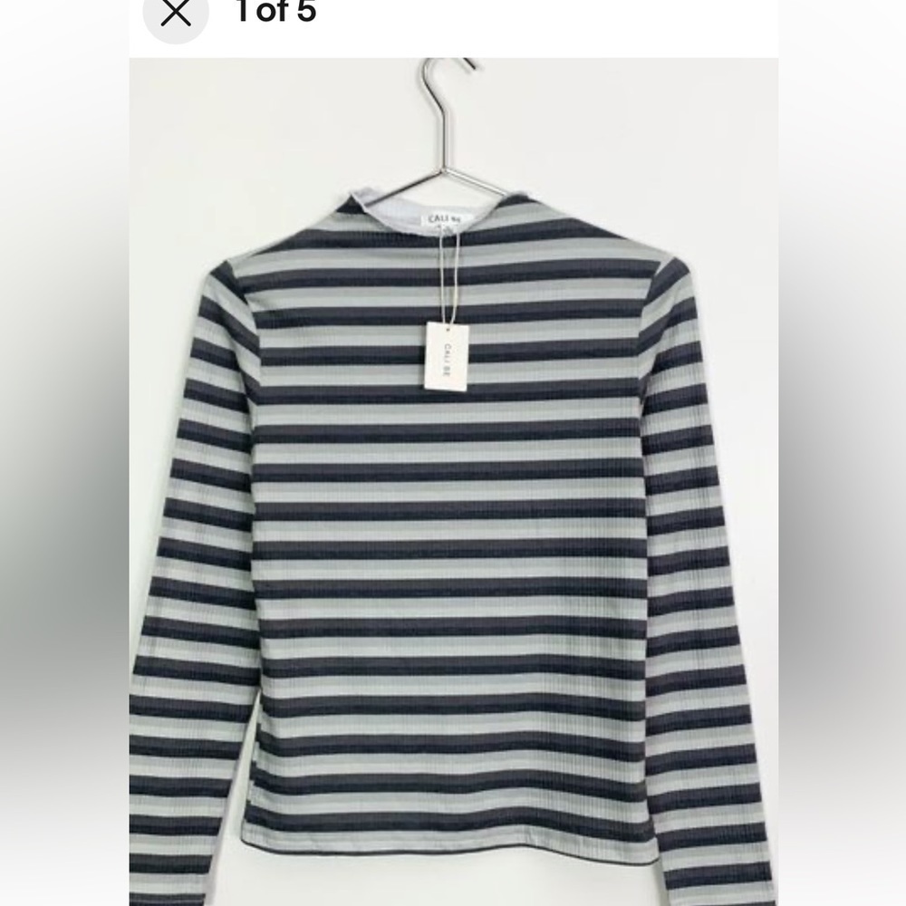 Cali b nwt grey striped long sleeve top. Mock neck with stretch .  Size small